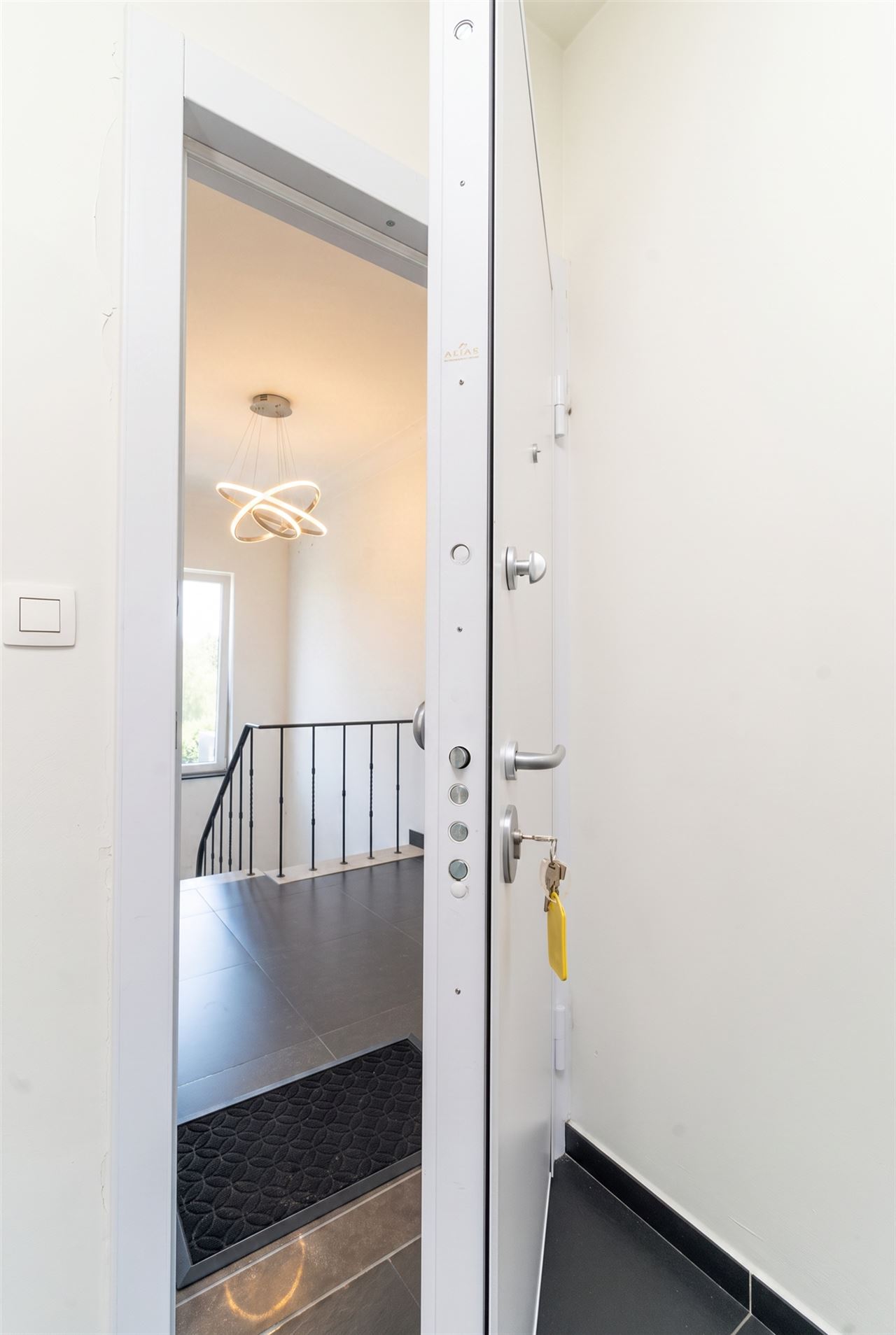 Zeer ruim + lichtrijk gerenoveerd appartement! ☀️