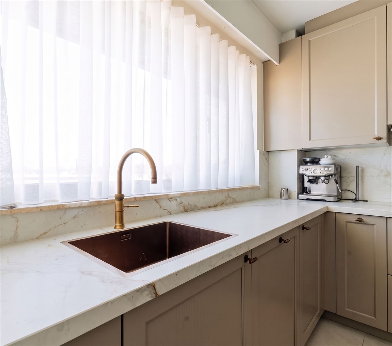 Ruim appartement van 145 m² met terras, EPC B en garagebox!
