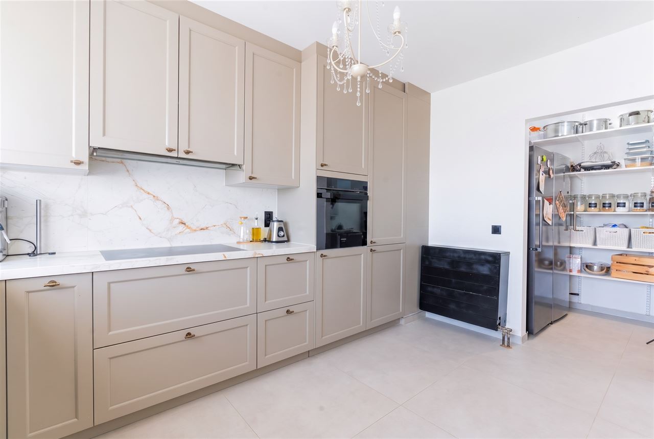 Ruim appartement van 145 m² met terras, EPC B en garagebox!