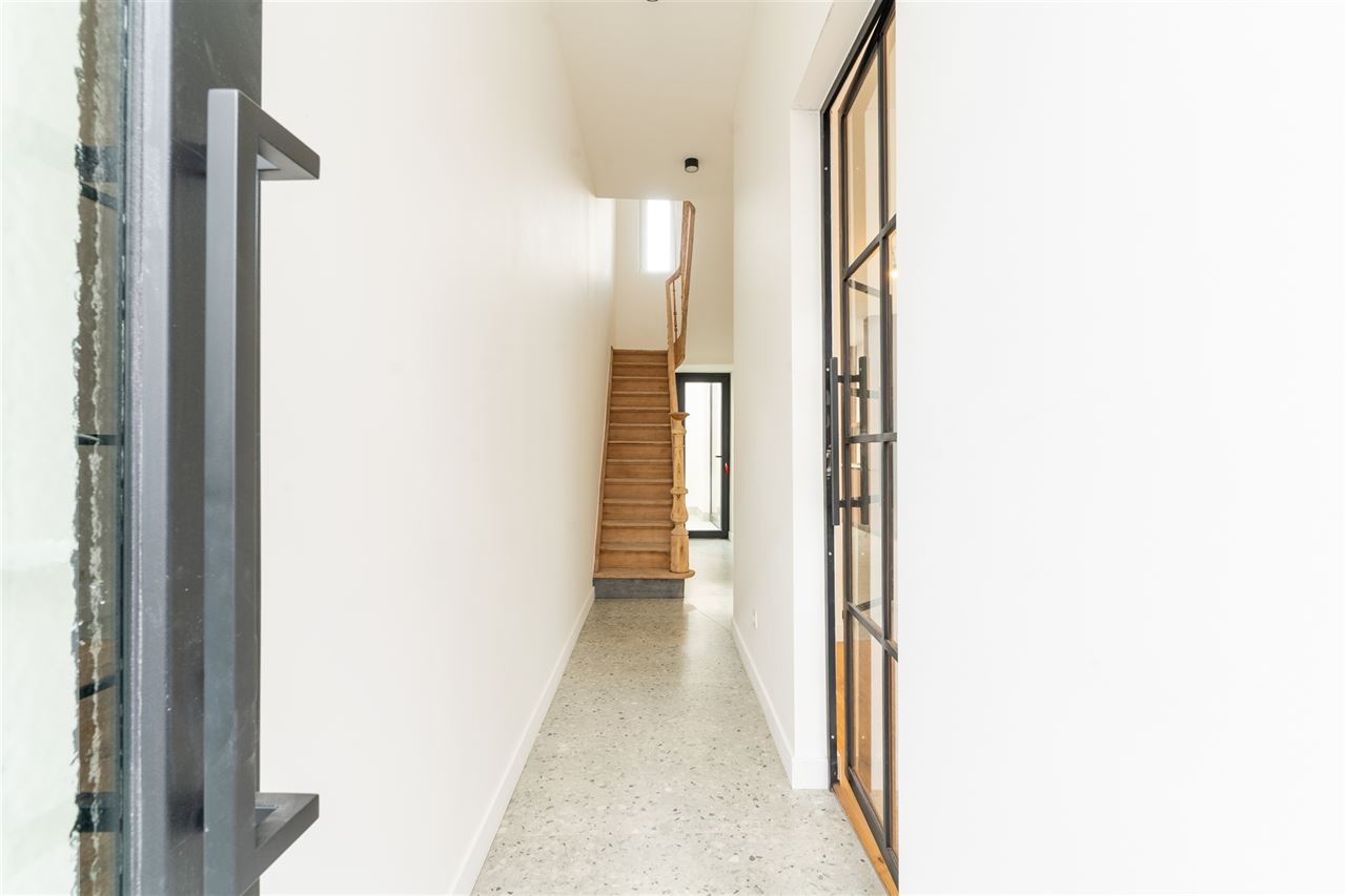 Karaktervolle, volledig gerenoveerde woning met 3 slpk