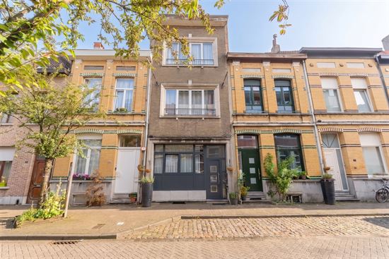 Commerciële gelijkvloers met woonpotentieel op topligging!