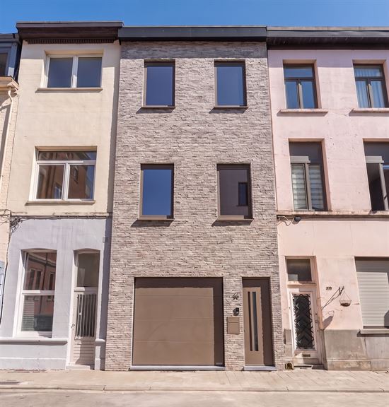 Gerenoveerde woning met EPC A, 4 slpk, garage en stadstuin!