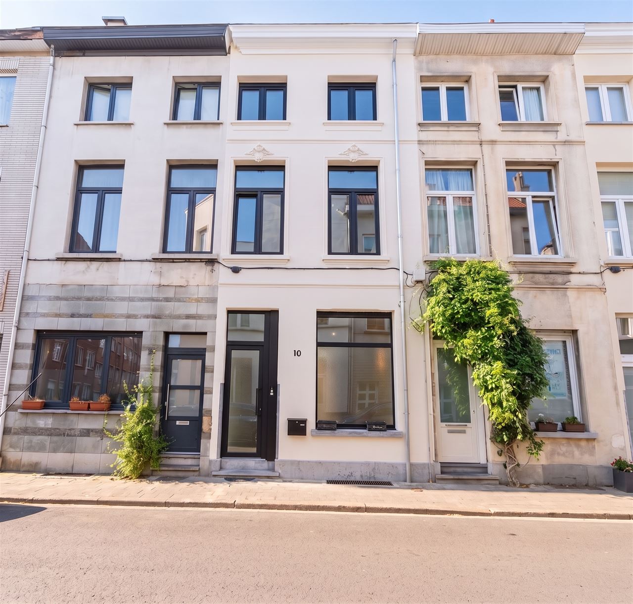 Karaktervolle, volledig gerenoveerde woning met 3 slpk