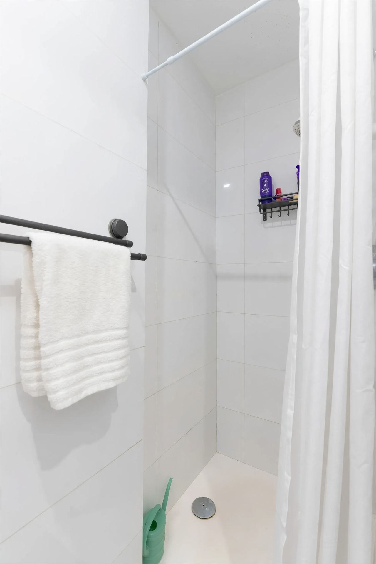 Woonhuis: ingedeeld 3 studio's + 2 kamers