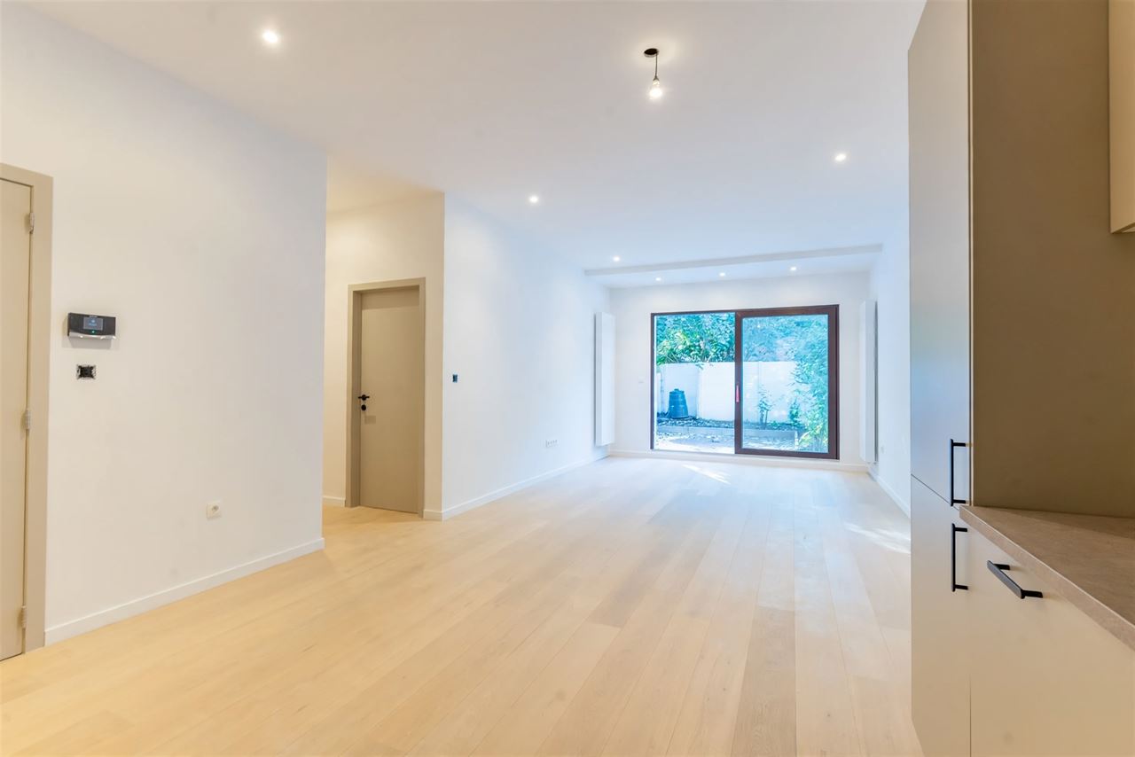 Prachtig gerenoveerd gelijkvloers appartement met ruime tuin 🌿