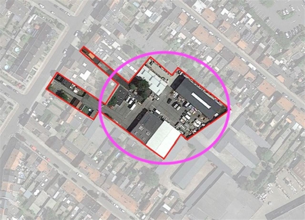 5 magazijnen, 3 garageboxen en kantoren te koop.