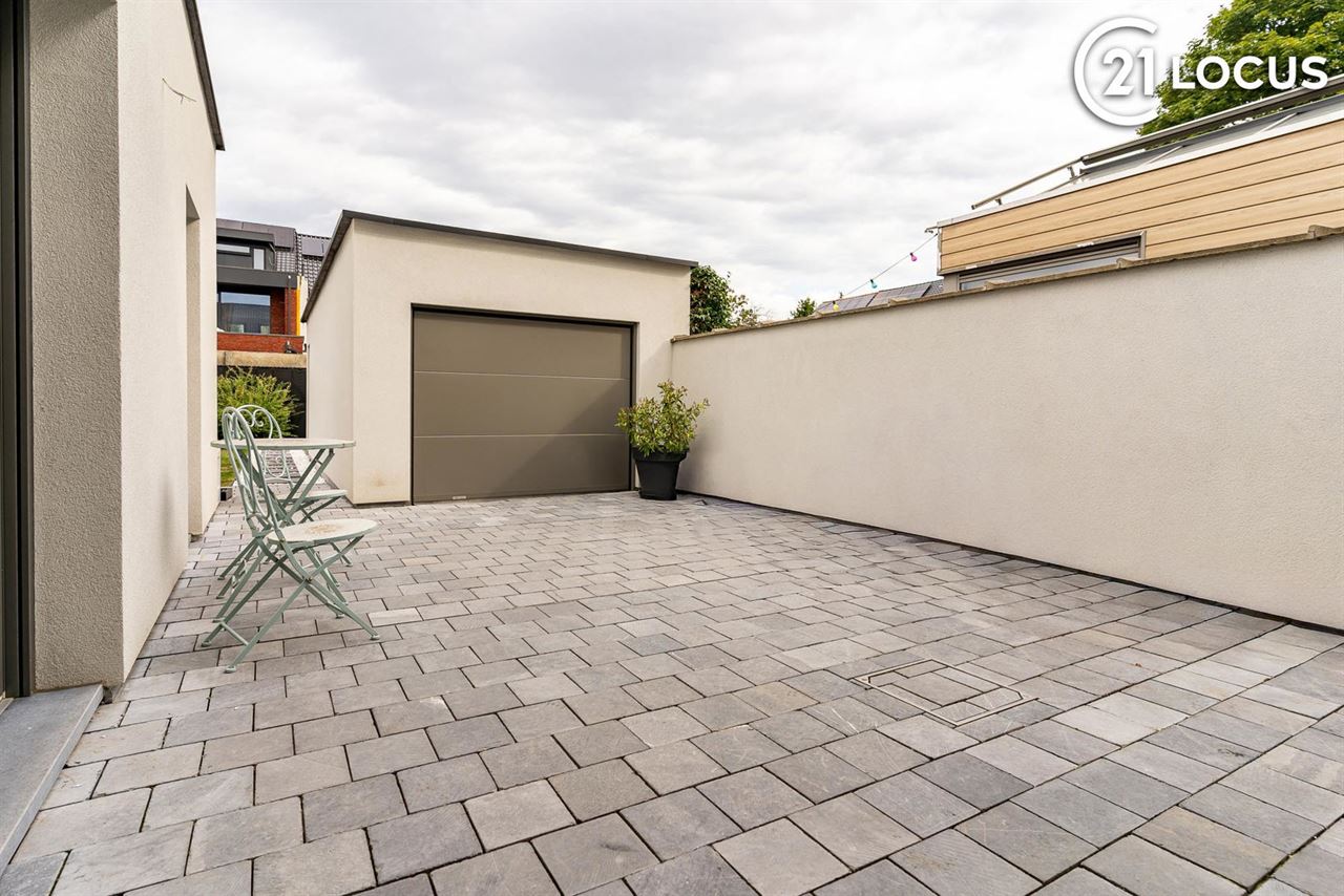 Lichtrijke woning met ruime leefkeuken en garage
