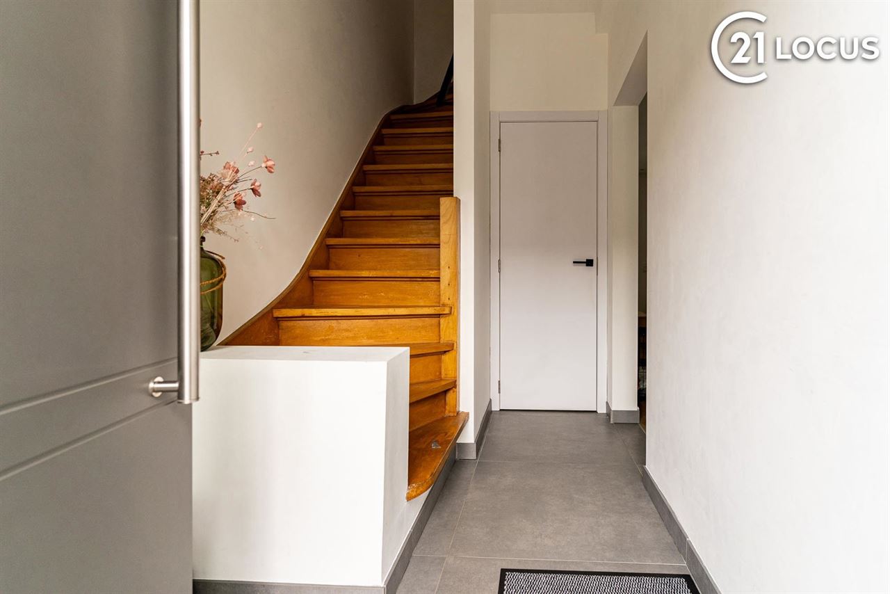 Lichtrijke woning met ruime leefkeuken en garage