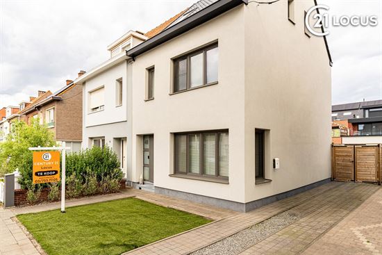Lichtrijke woning met ruime leefkeuken en garage