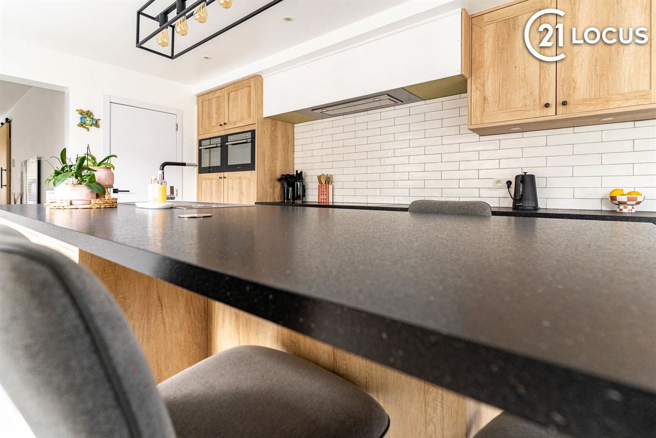 Lichtrijke woning met ruime leefkeuken en garage