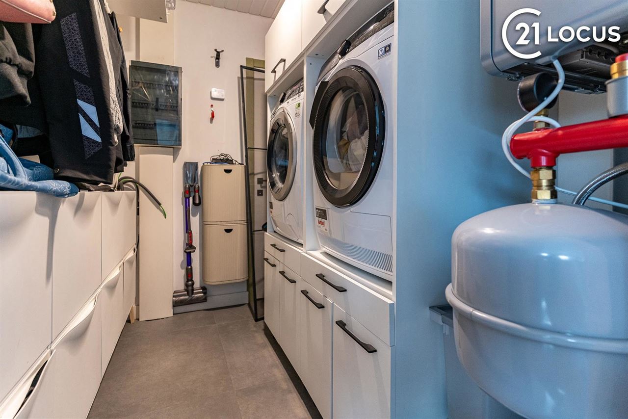 Lichtrijke woning met ruime leefkeuken en garage