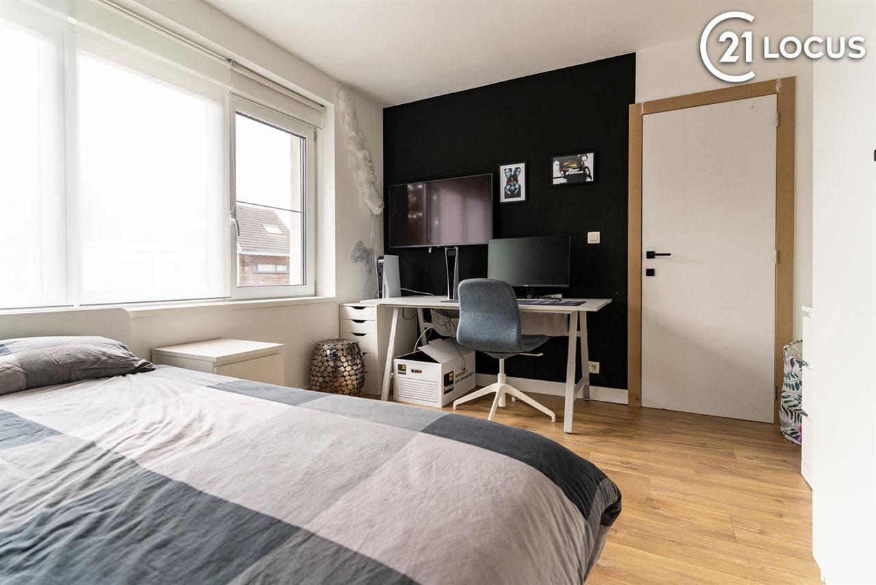 Lichtrijke woning met ruime leefkeuken en garage