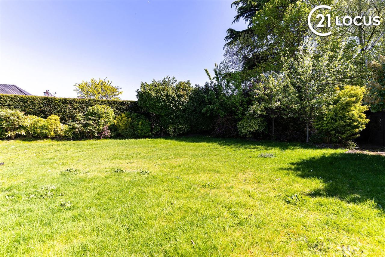 276 m² wooncomfort op 1.025 m² in hartje Melsele