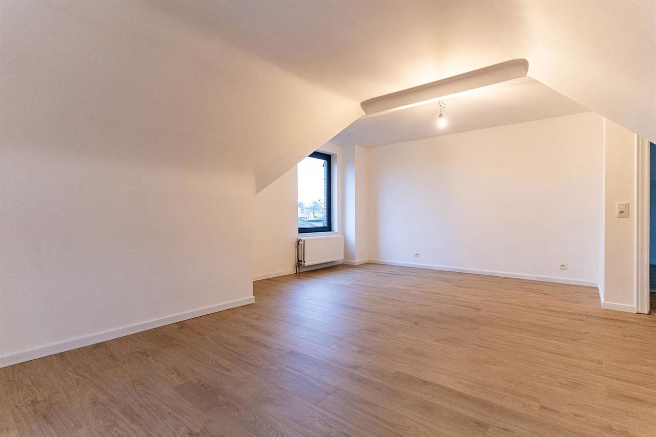 276 m² wooncomfort op 1.025 m² in hartje Melsele
