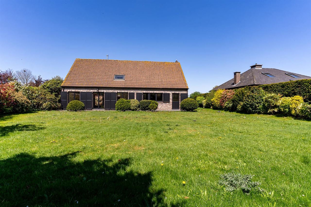 276 m² wooncomfort op 1.025 m² in hartje Melsele