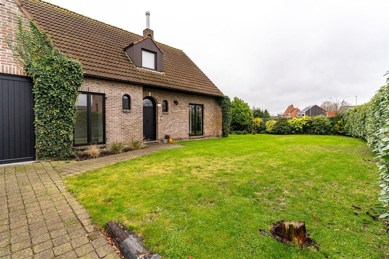 276 m² wooncomfort op 1.025 m² in hartje Melsele