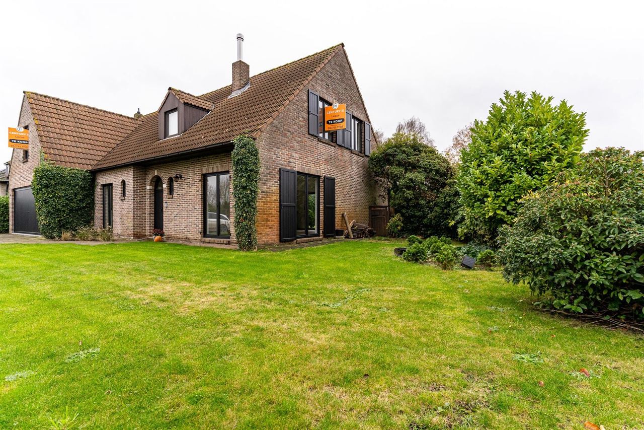 276 m² wooncomfort op 1.025 m² in hartje Melsele