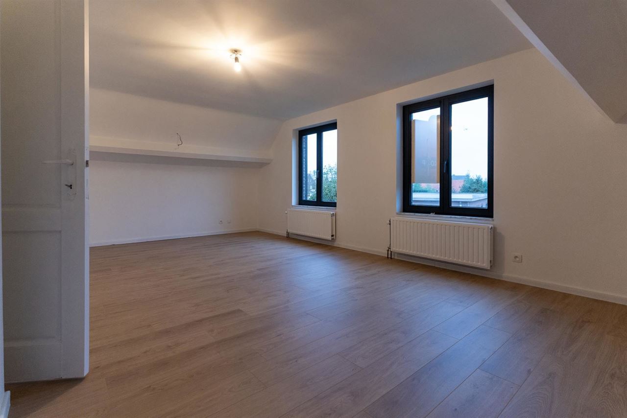 276 m² wooncomfort op 1.025 m² in hartje Melsele