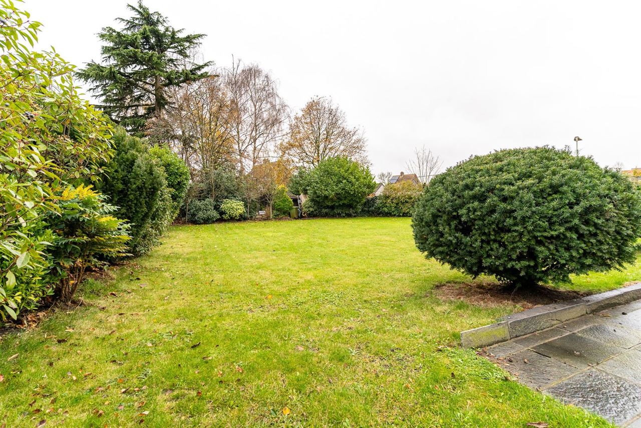 276 m² wooncomfort op 1.025 m² in hartje Melsele
