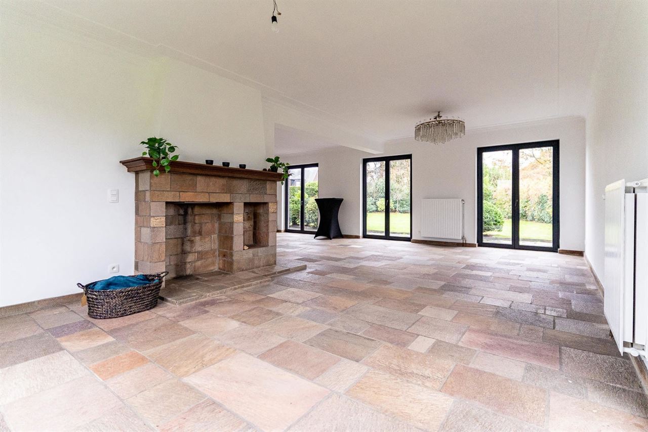 276 m² wooncomfort op 1.025 m² in hartje Melsele