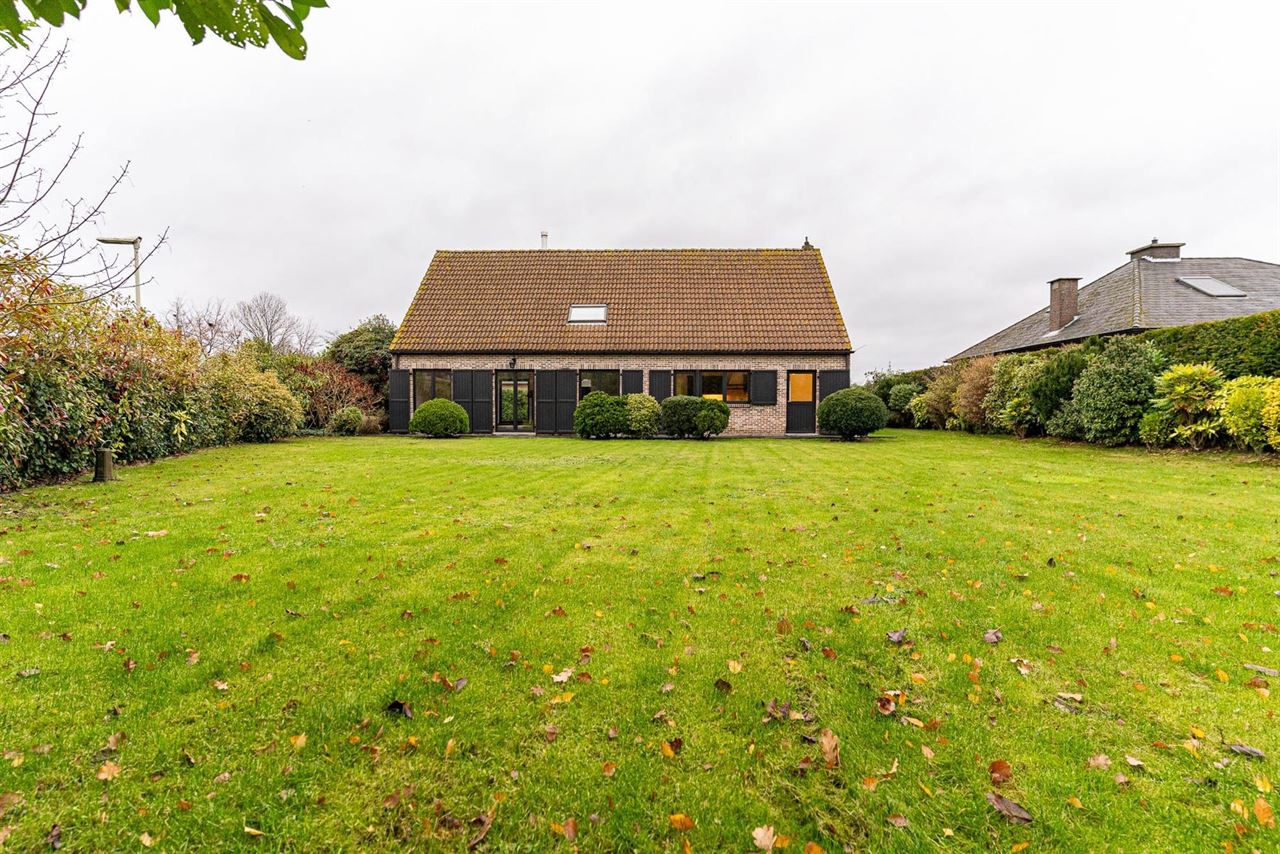 276 m² wooncomfort op 1.025 m² in hartje Melsele