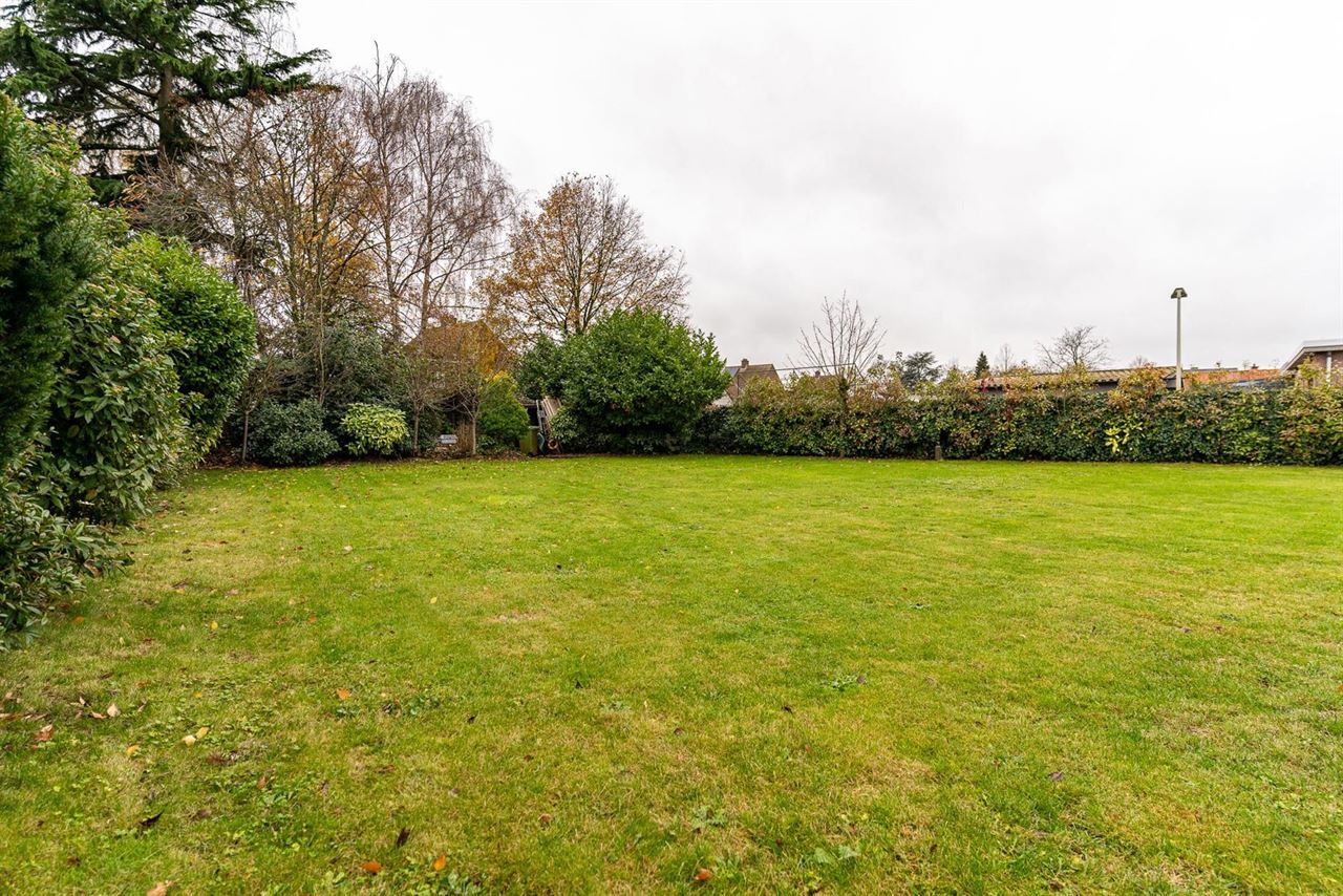 276 m² wooncomfort op 1.025 m² in hartje Melsele