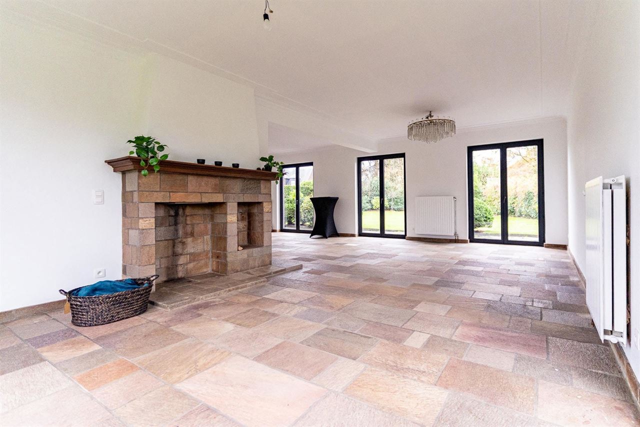 276 m² wooncomfort op 1.025 m² in hartje Melsele