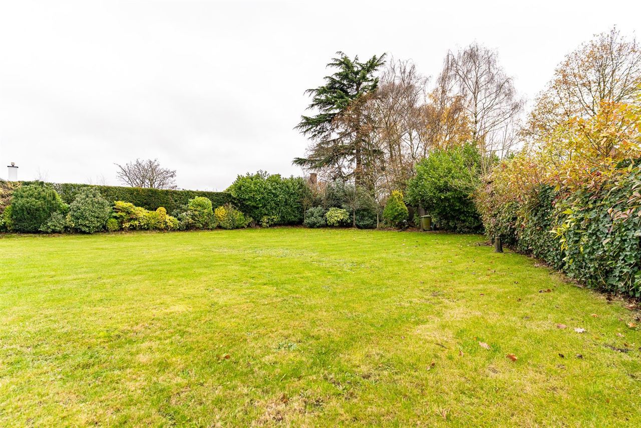 276 m² wooncomfort op 1.025 m² in hartje Melsele