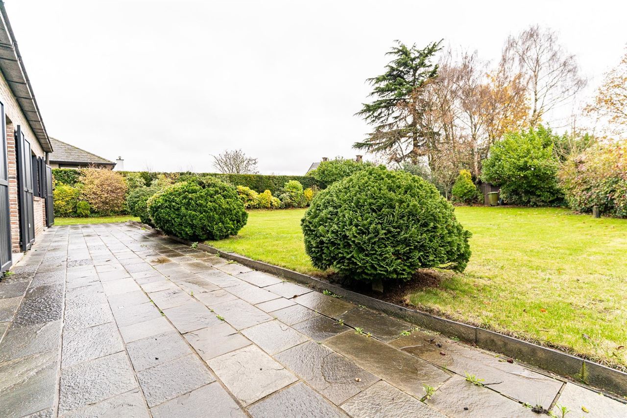 276 m² wooncomfort op 1.025 m² in hartje Melsele