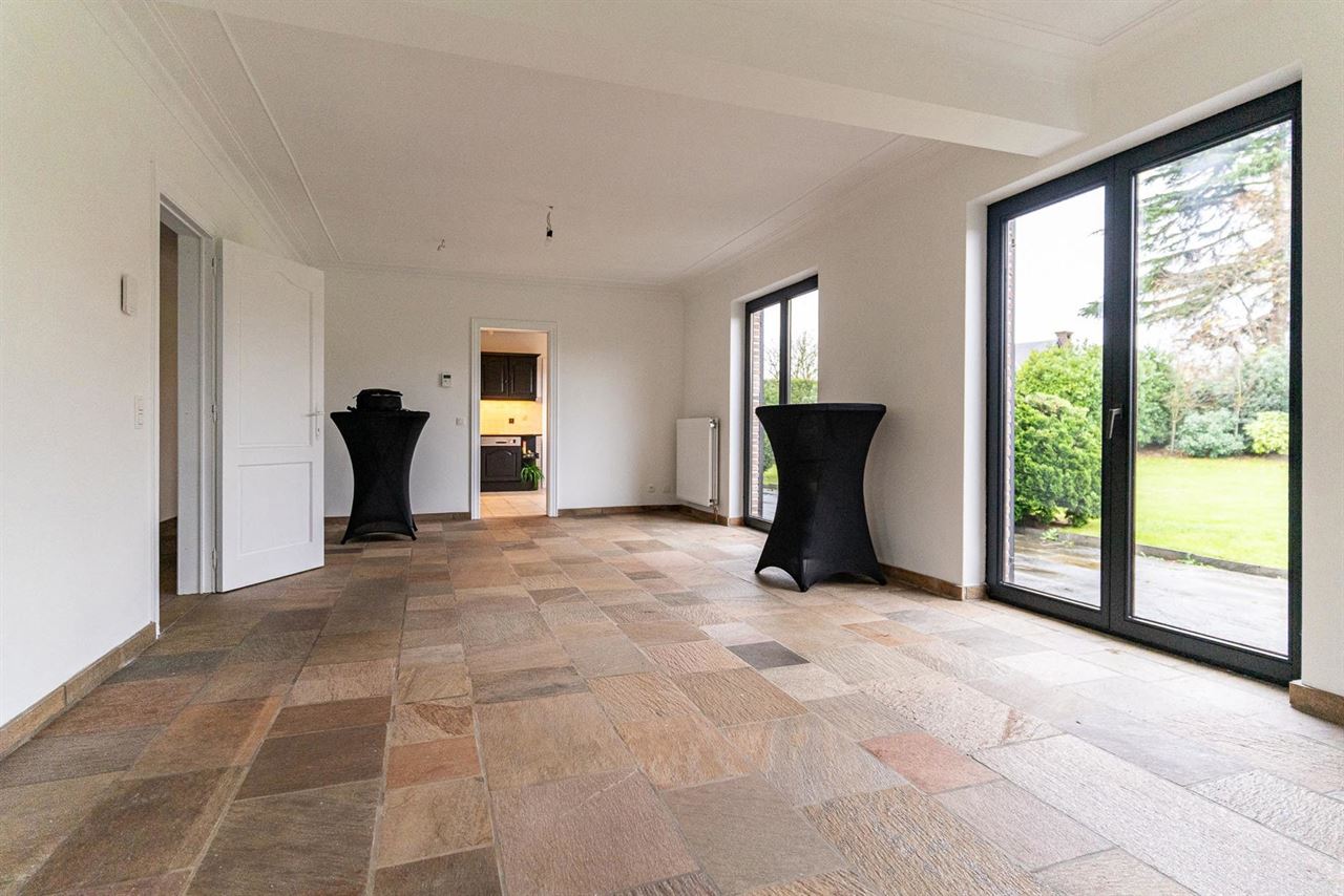 276 m² wooncomfort op 1.025 m² in hartje Melsele