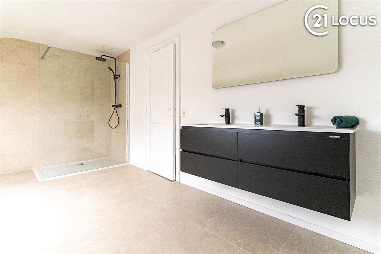276 m² wooncomfort op 1.025 m² in hartje Melsele