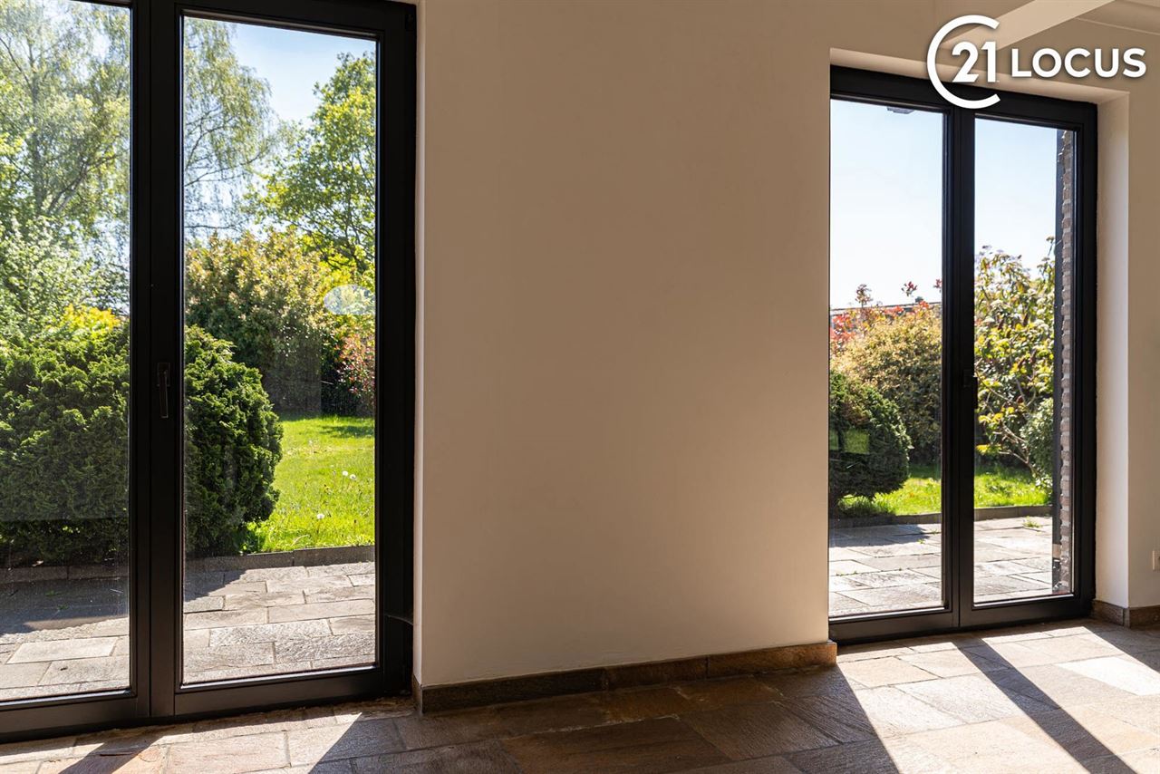 276 m² wooncomfort op 1.025 m² in hartje Melsele