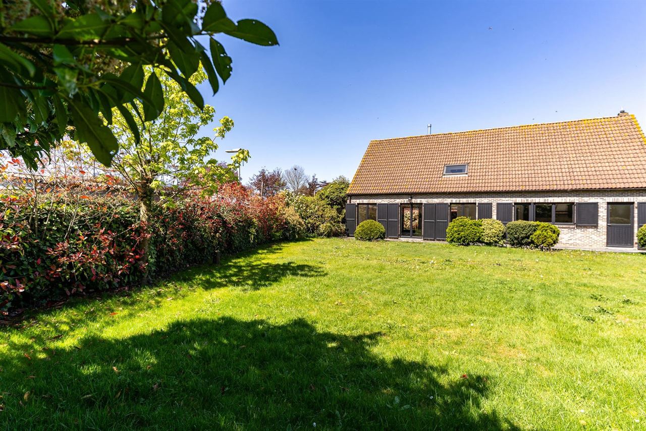 276 m² wooncomfort op 1.025 m² in hartje Melsele