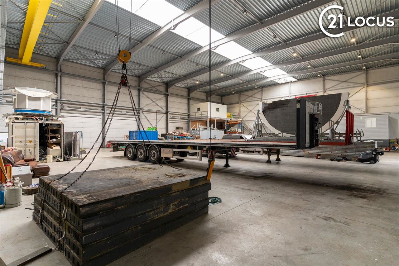 Ruim Magazijn/opslagplaats (850 m²) te Huur in Beveren