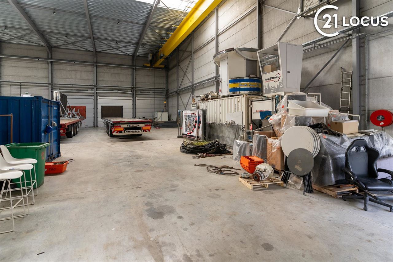 Ruim Magazijn/opslagplaats (850 m²) te Huur in Beveren