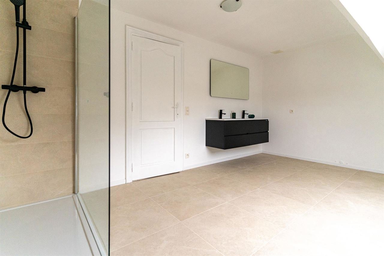 276 m² wooncomfort op 1.025 m² in hartje Melsele
