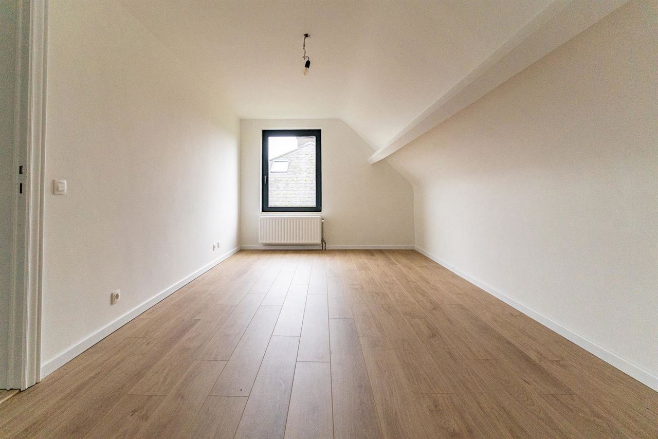 276 m² wooncomfort op 1.025 m² in hartje Melsele