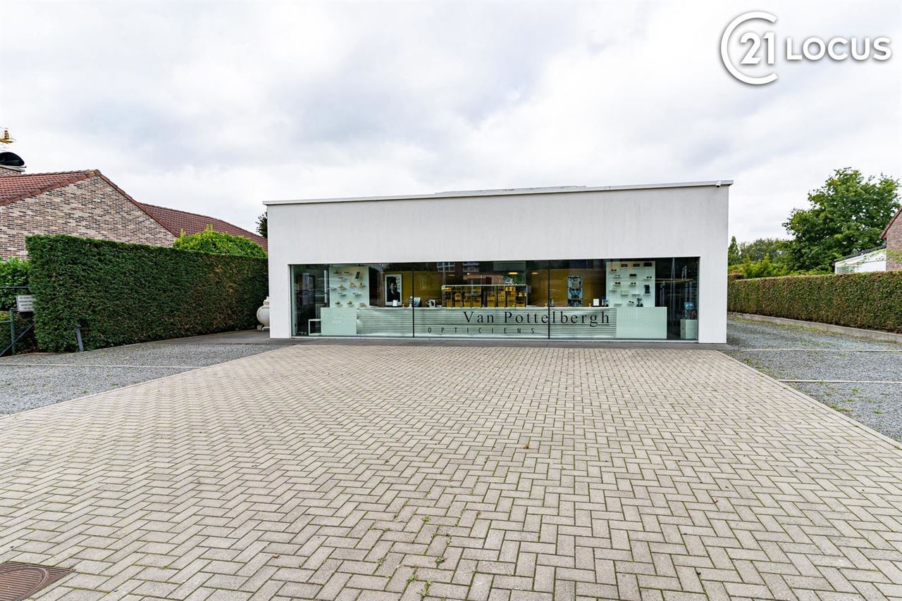 Handelsruimte met woonst & 6 parkings te koop in Kruibeke