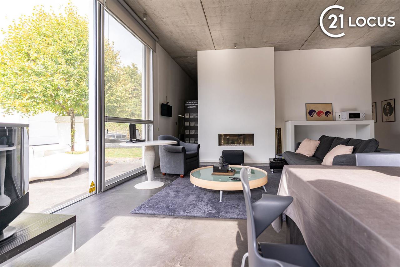 Handelsruimte met woonst & 6 parkings te koop in Kruibeke