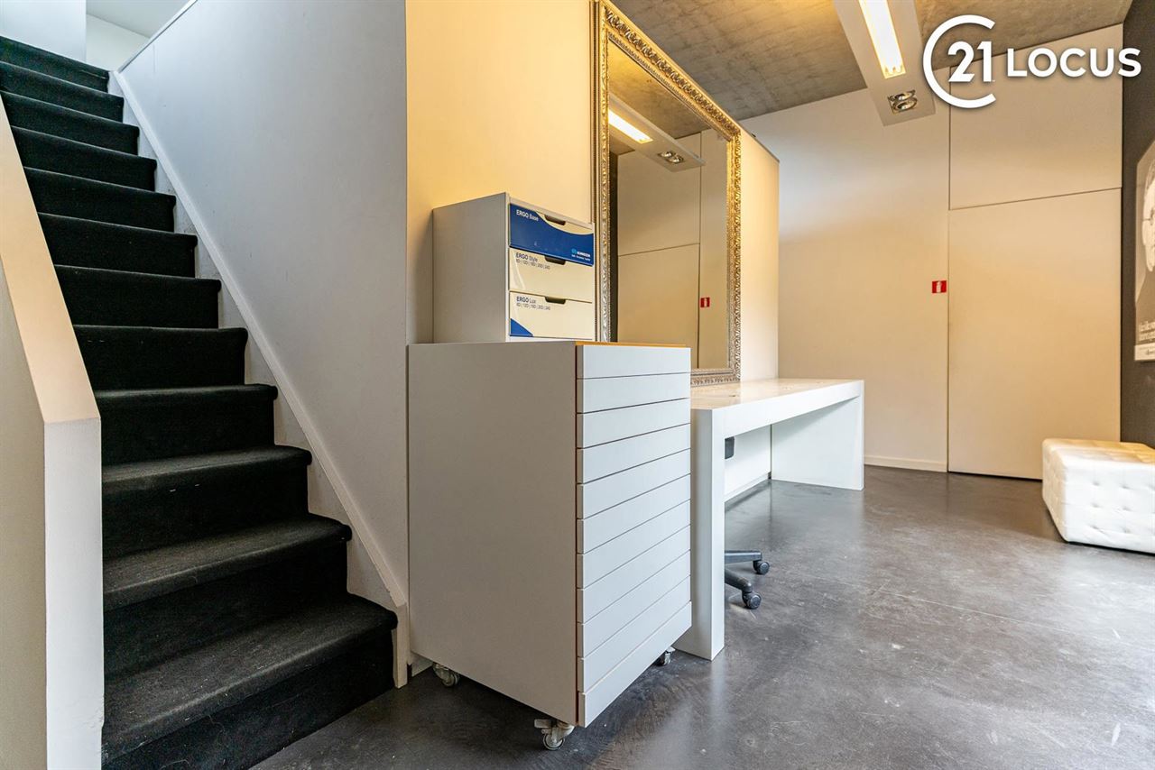 Handelsruimte met woonst & 6 parkings te koop in Kruibeke