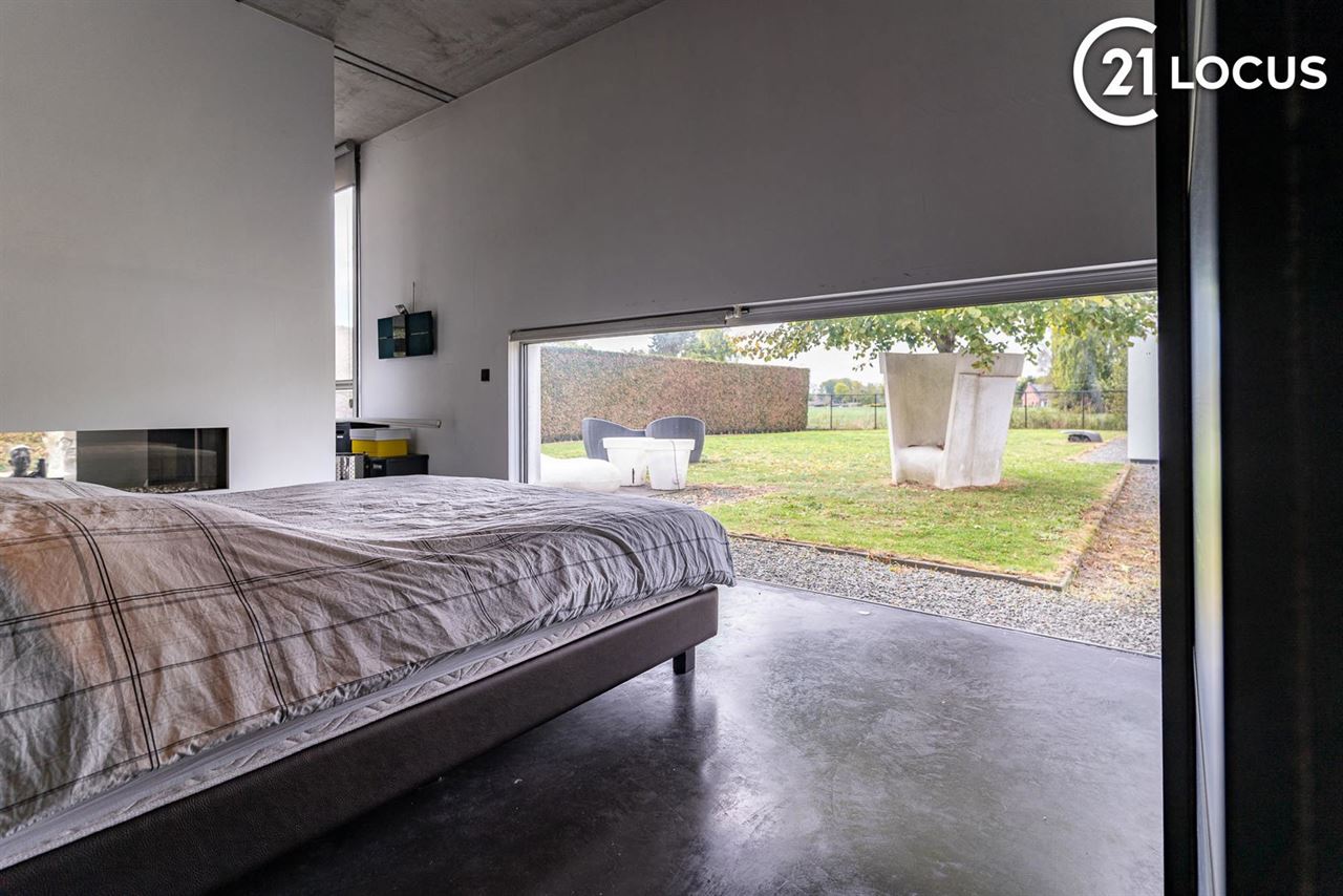 Handelsruimte met woonst & 6 parkings te koop in Kruibeke
