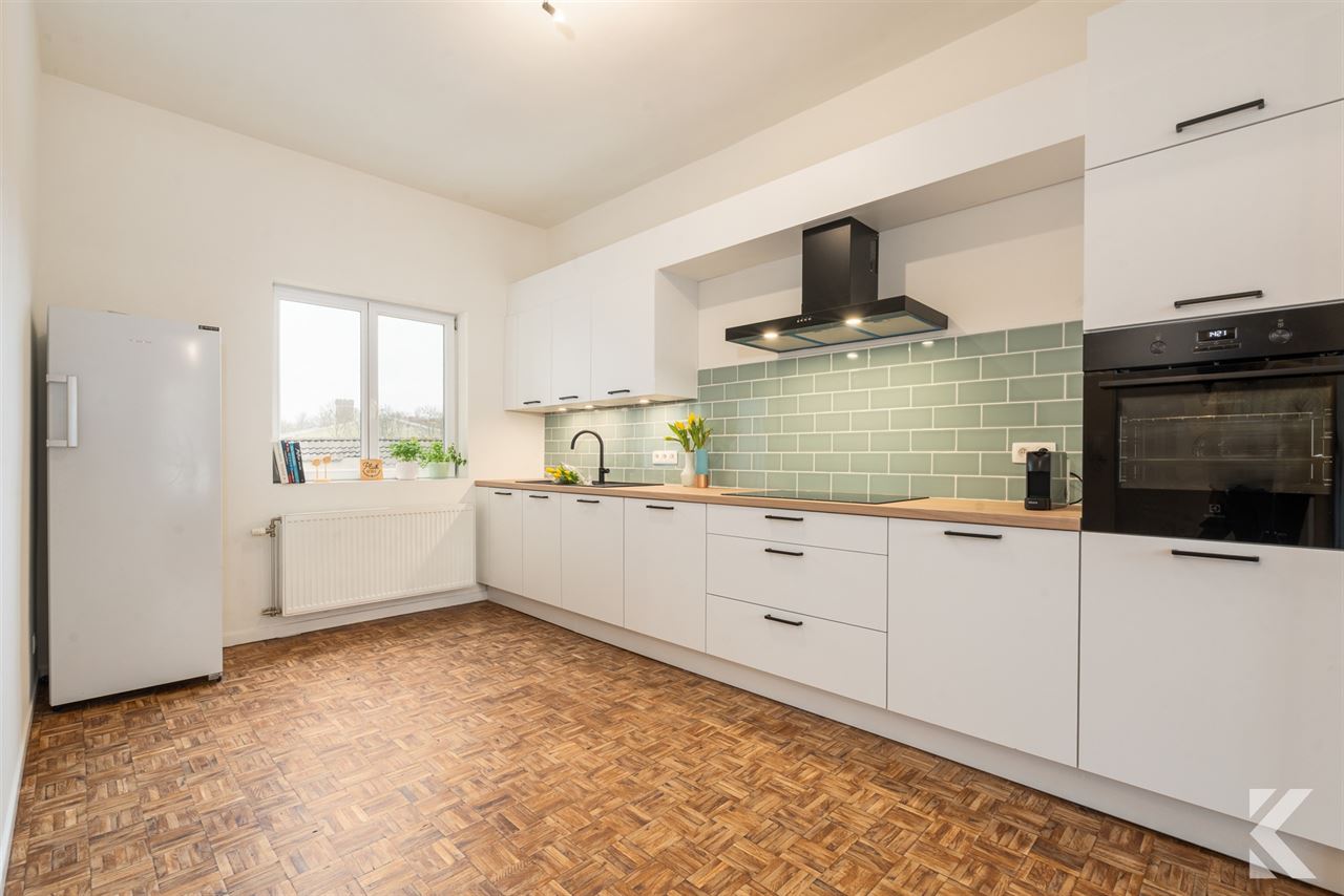 Magnifiek gerenoveerde duplex met 3 slaapkamers + terras!