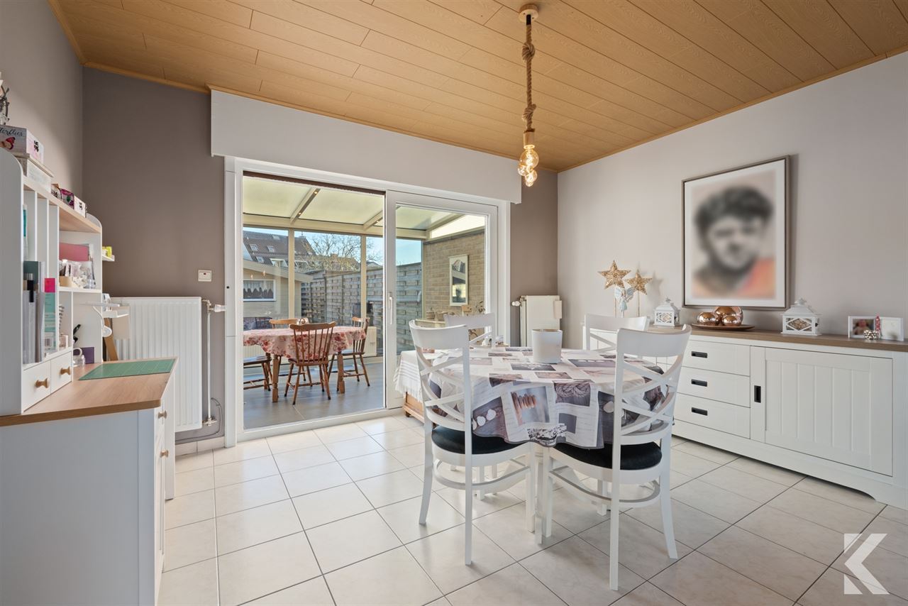 Enorme rijwoning met 4 slaapkamers,tuin,veranda & bijgebouw