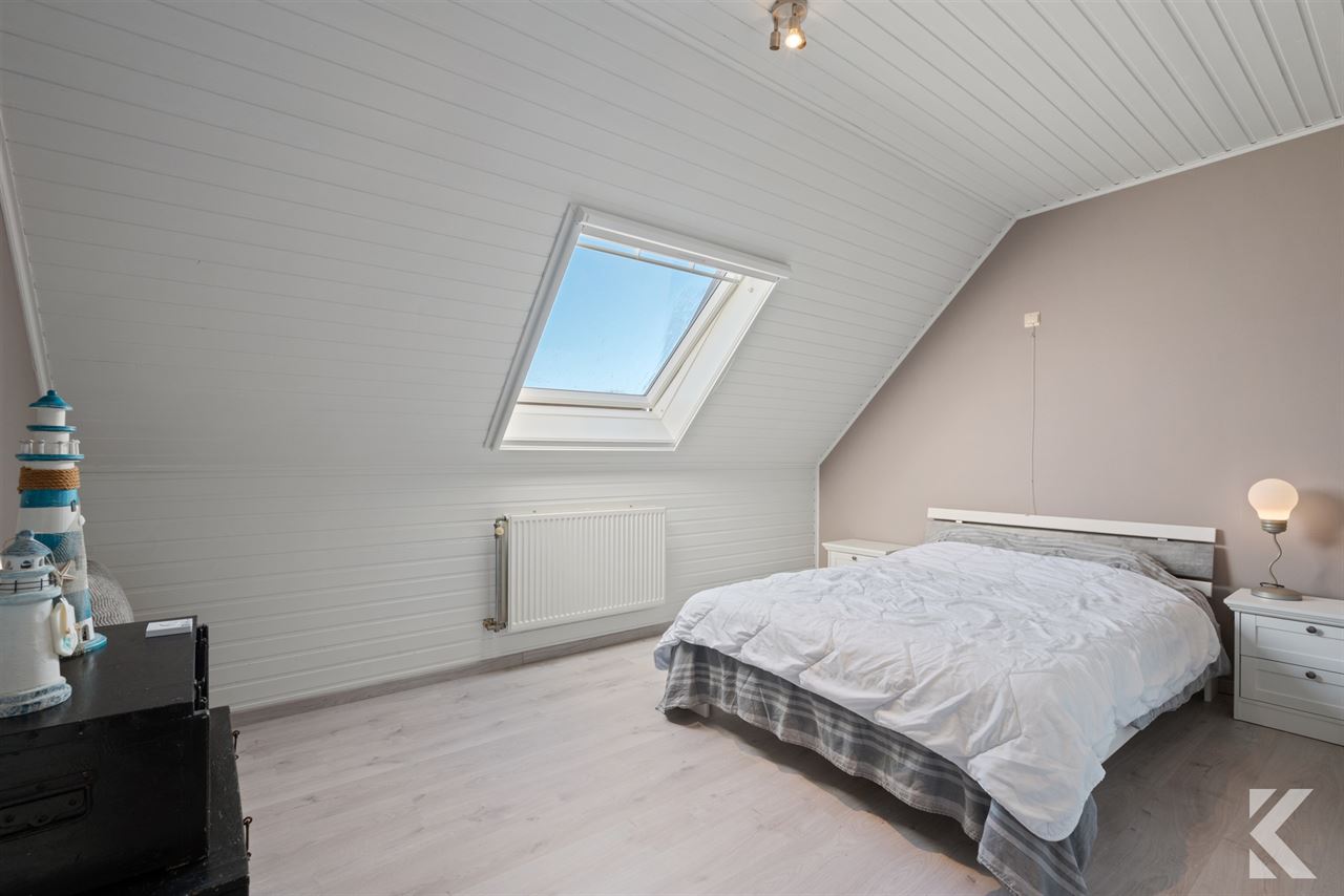 Enorme rijwoning met 4 slaapkamers,tuin,veranda & bijgebouw