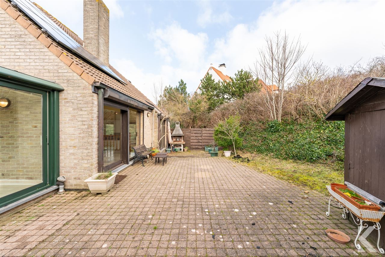 Enorme,volledig onderkelderde villa in gegeerde Simli wijk