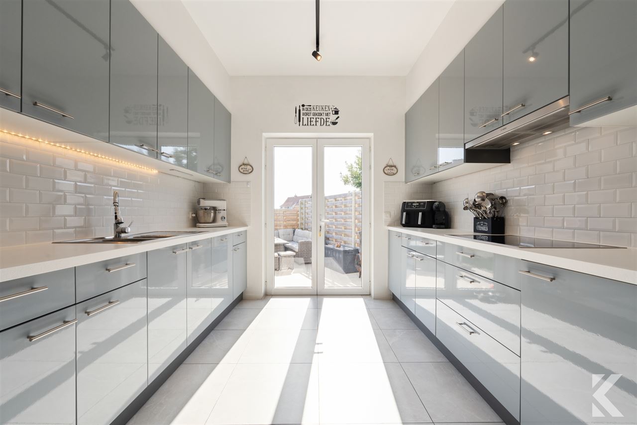 Gigantische, prachtig gerenoveerde woning met garage