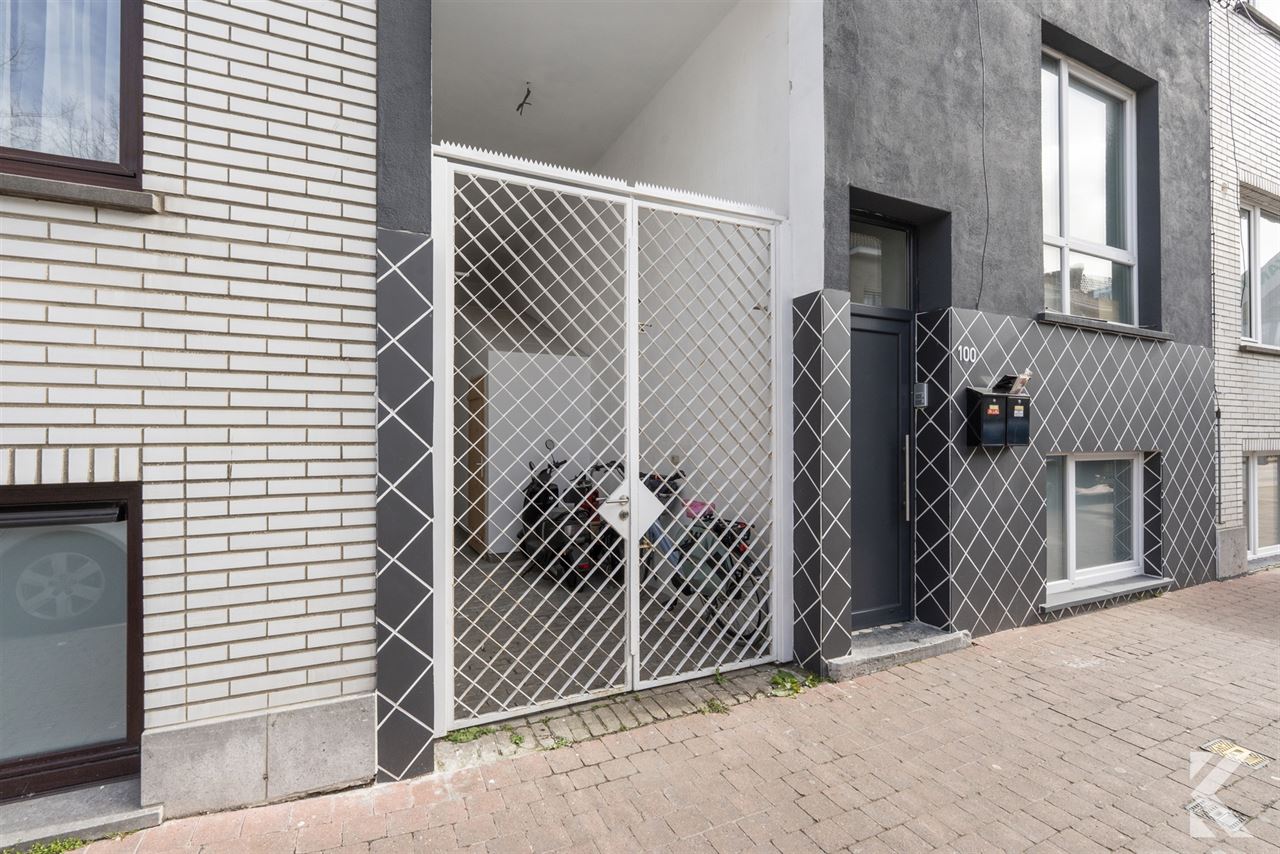 Magnifiek gerenoveerde duplex met 3 slaapkamers + terras!