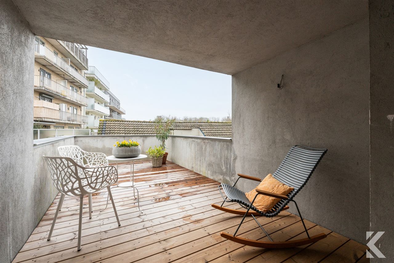 Magnifiek gerenoveerde duplex met 3 slaapkamers + terras!