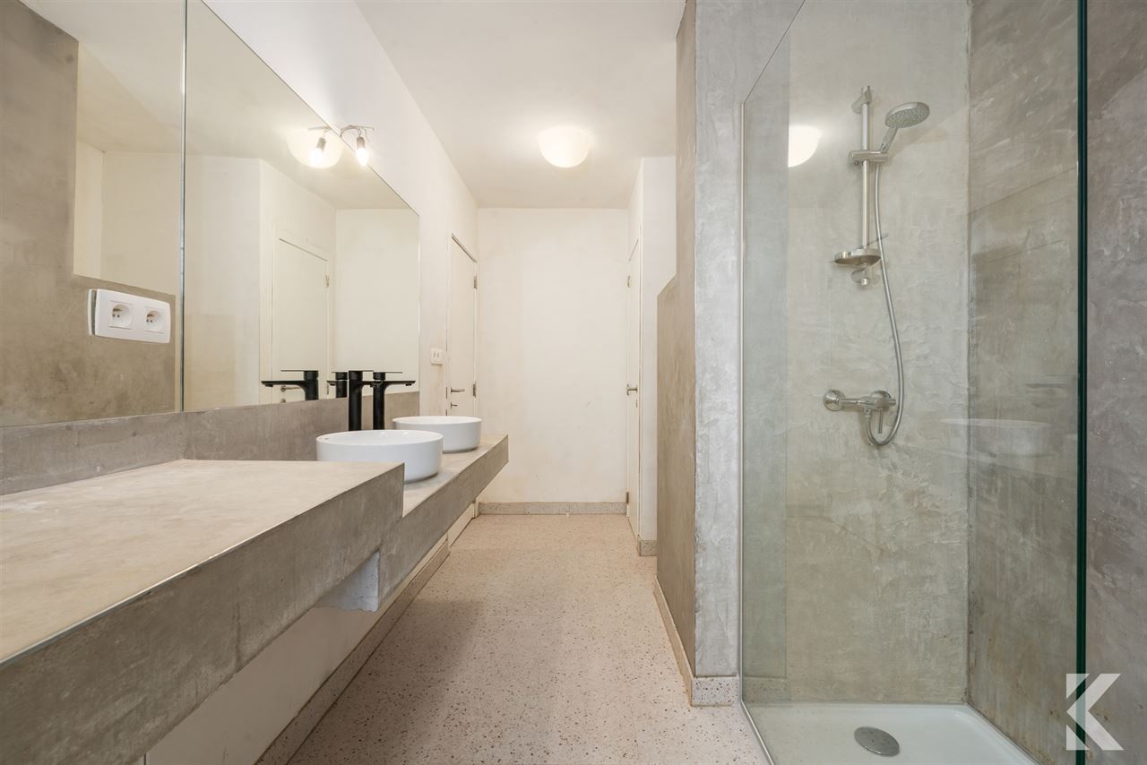 Magnifiek gerenoveerde duplex met 3 slaapkamers + terras!