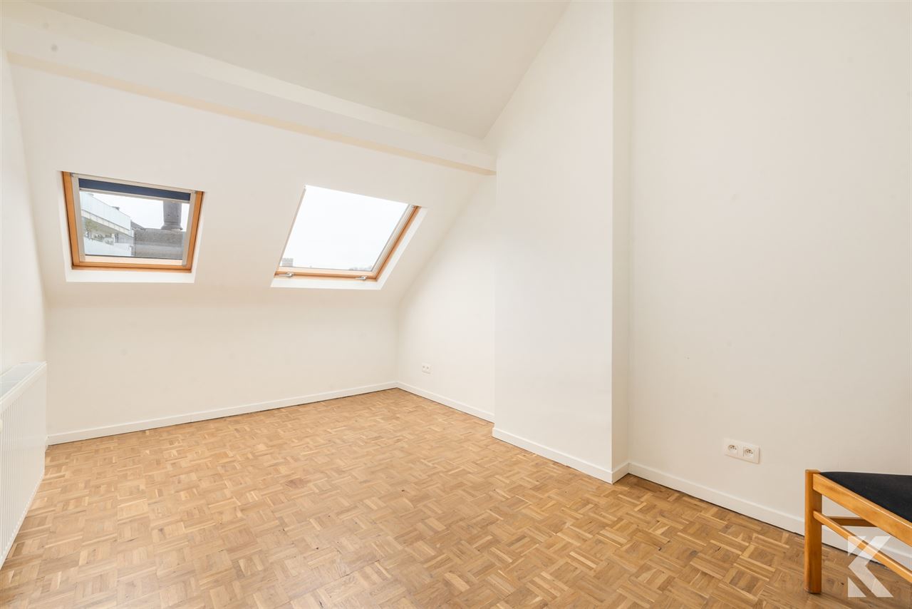 Magnifiek gerenoveerde duplex met 3 slaapkamers + terras!